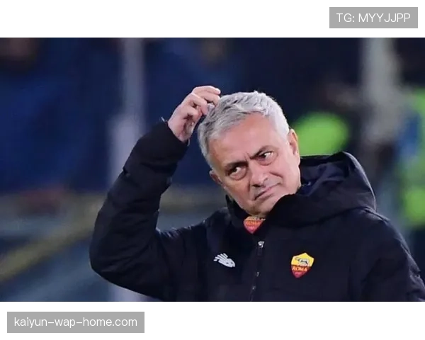 德罗西以对手主帅身份回归罗马 球迷温情致敬